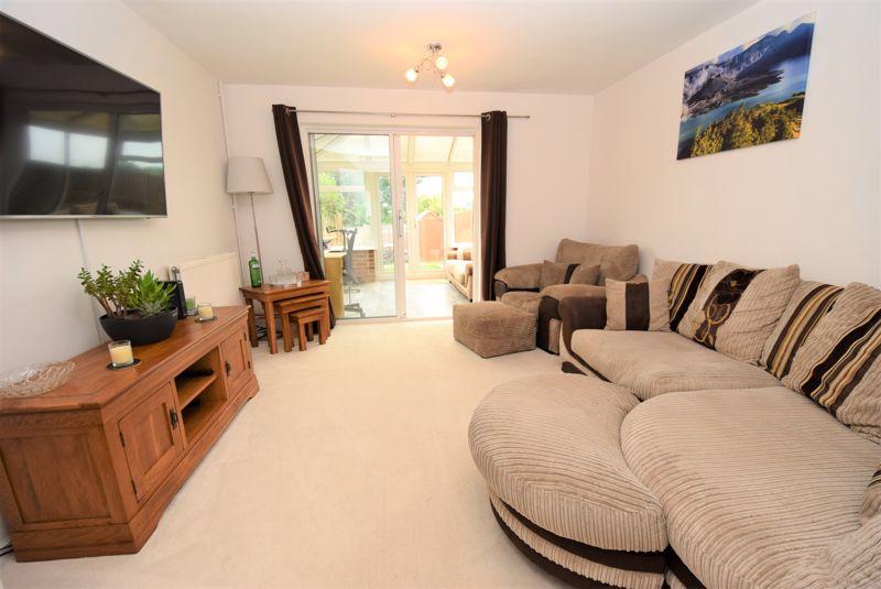 Russell Road, Toddington 2 bed terraced house £950 pcm (£219 pw)