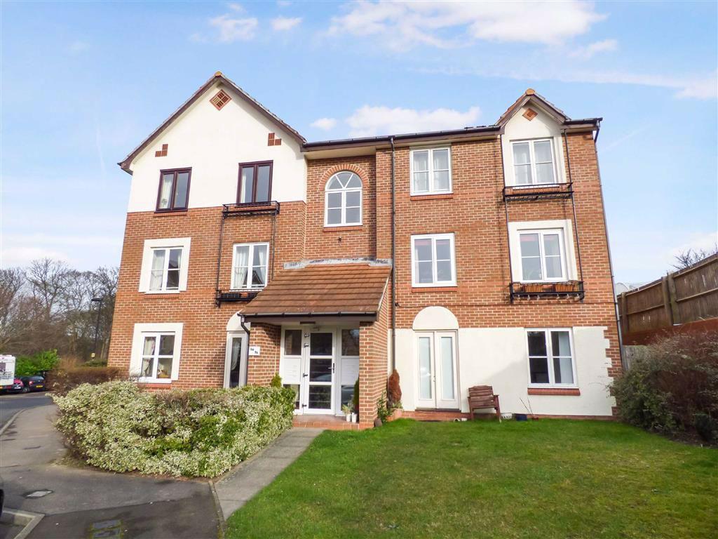 Hazeldene Court, Tynemouth 2 bed flat £625 pcm (£144 pw)