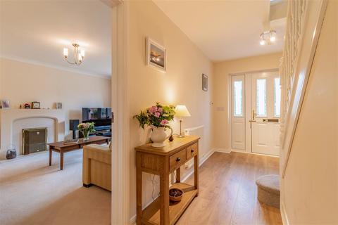 6 Edwin Close, Cawston, Rugby, CV22 7FA