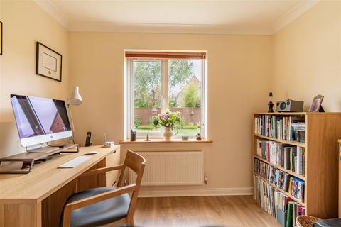6 Edwin Close, Cawston, Rugby, CV22 7FA
