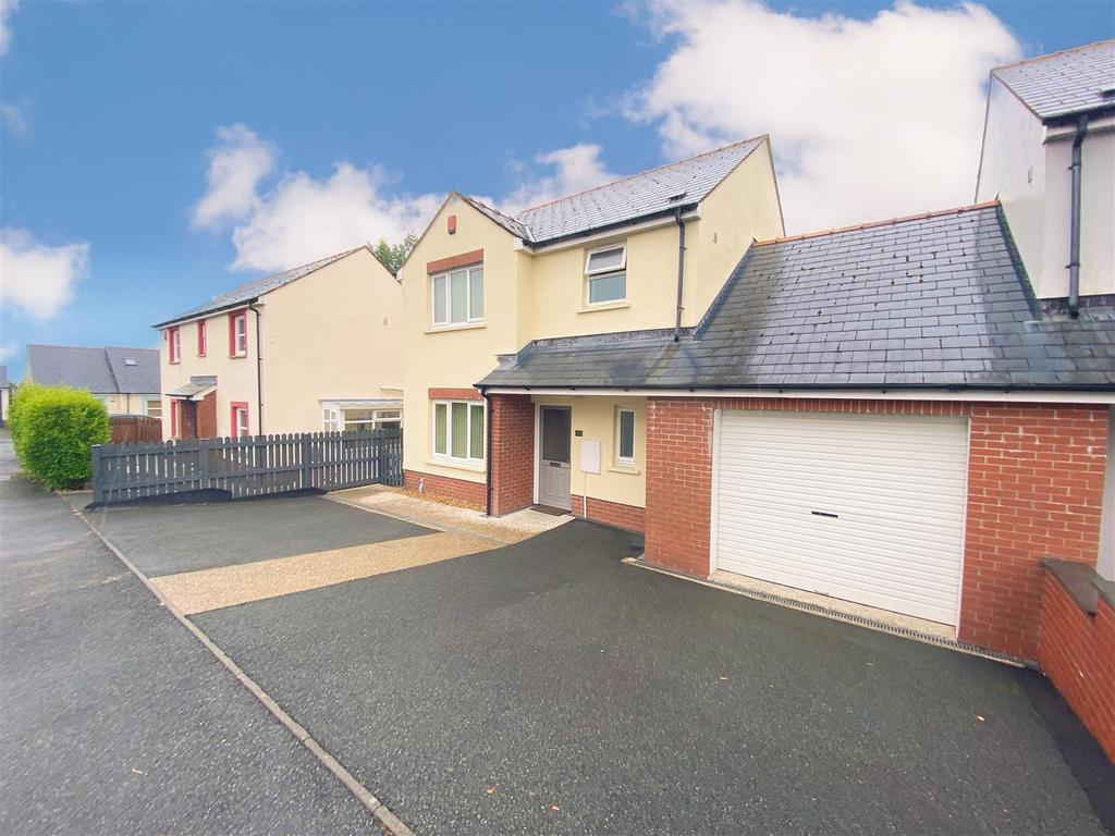 Maes Yr Yrfa, Crymych 3 bed detached house £189,950