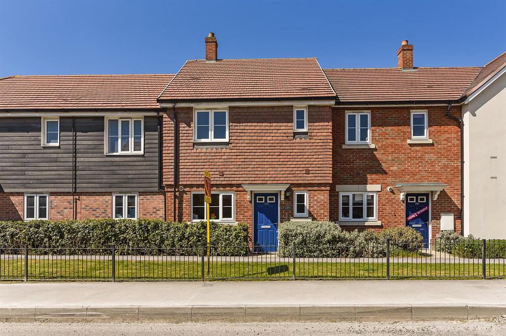 Picket Twenty Way, Andover 3 bed terraced house £1,250 pcm (£288 pw)