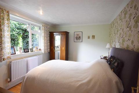 5 Willow Drive, Normandy, Guildford, GU3 2EJ