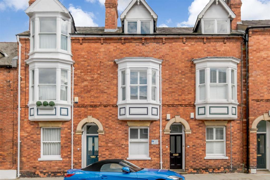 Bailgate, Lincoln 3 bed house £495,000