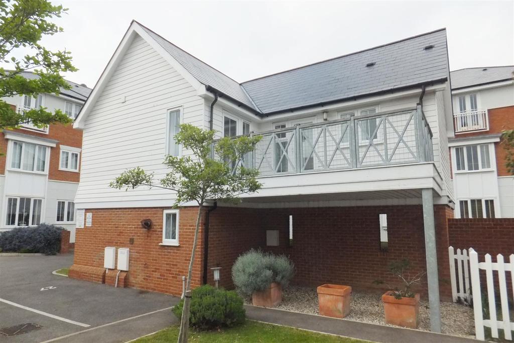 Wicketts End, Whitstable 2 bed apartment £1,100 pcm (£254 pw)