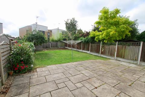16 Agnes Avenue, Leigh-on-sea, SS9 3SX