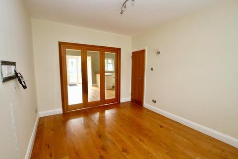 16 Agnes Avenue, Leigh-on-sea, SS9 3SX