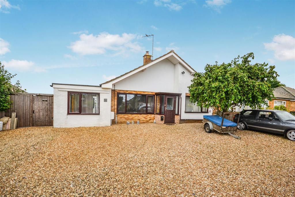 Wheatley Drive, North Wootton 3 bed detached bungalow £400,000