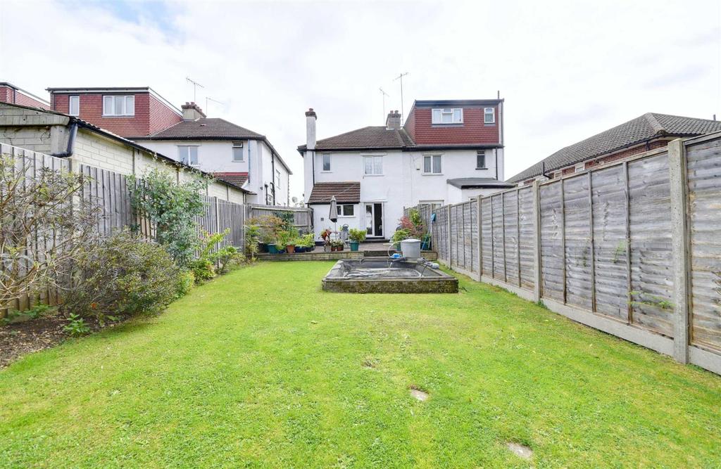 Holders Hill Road, Mill Hill 3 bed semidetached house £675,000