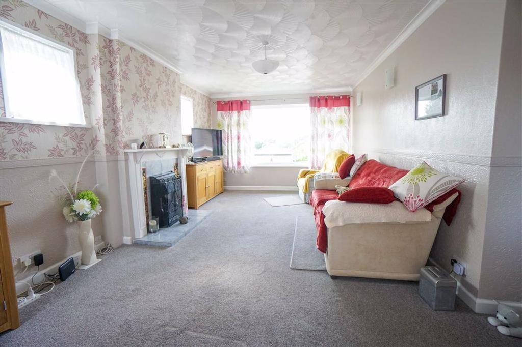 Hickman Way, Hastings, East Sussex 2 bed detached bungalow £360,000