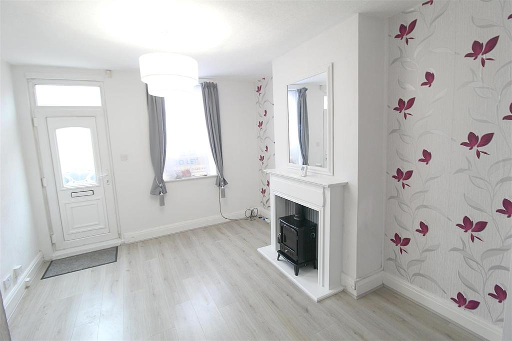 Florence Avenue, Hessle 2 bed end of terrace house £525 pcm (£121 pw)