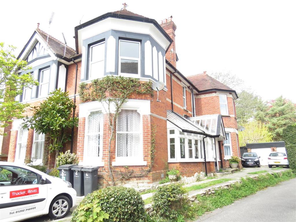 2 Westbourne Park Road, Bournemouth... 2 bed flat £965 pcm (£223 pw)