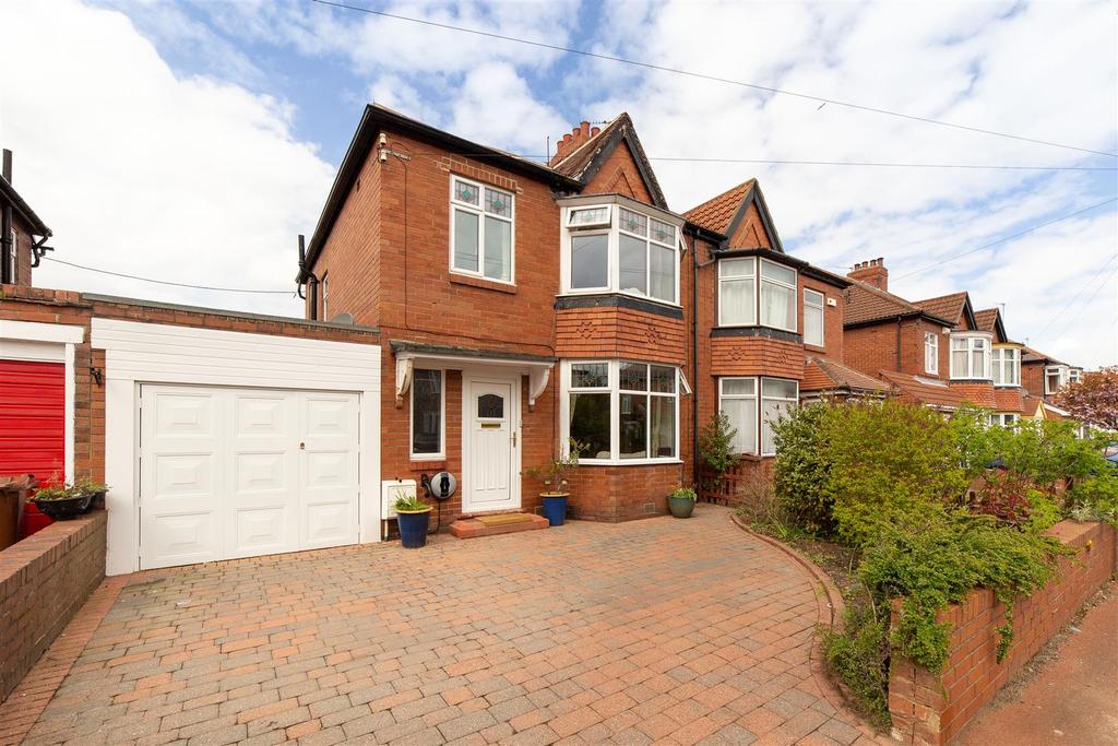 Prestwick Gardens, Newcastle Upon Tyne 3 bed semidetached house £270,000