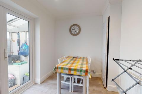16 Forelands Square, Walmer, Deal, CT14 9DT