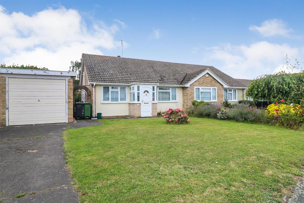 Willow Crescent, Hatfield Peverel, Chelmsford 2 bed semidetached