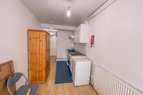 Studio to rent, Kember Street, Islington, London, London  N1