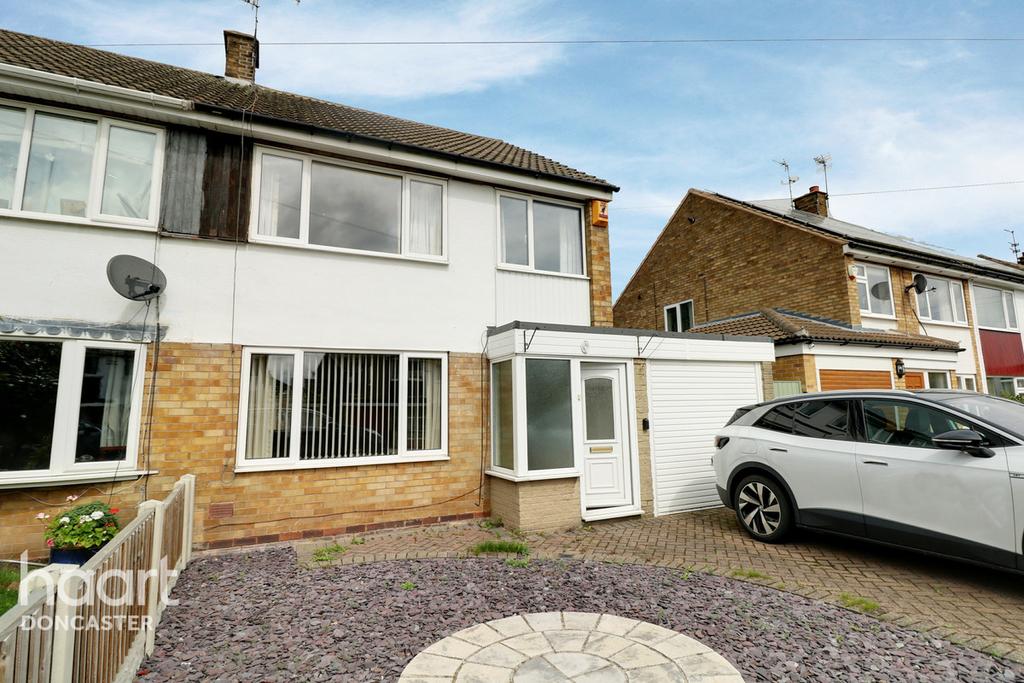 Cleveland Way, Hatfield, Doncaster 3 bed semidetached house £150,000