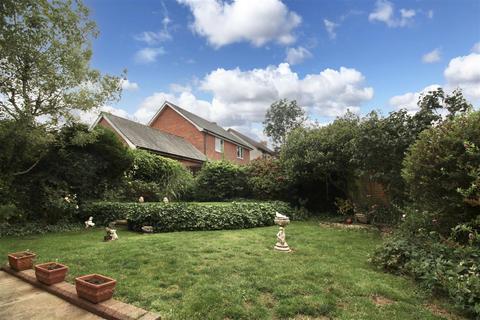 25 Bixley Drive, Rushmere St Andrew, Ipswich, IP4 5TX