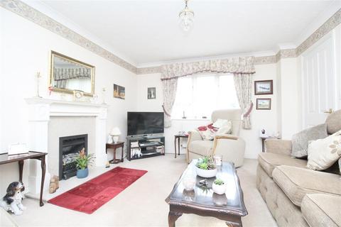 25 Bixley Drive, Rushmere St Andrew, Ipswich, IP4 5TX