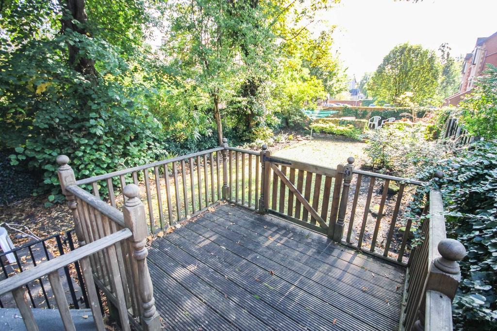 Old Lansdowne Road, West Didsbury... 2 bed flat £1,200 pcm (£277 pw)
