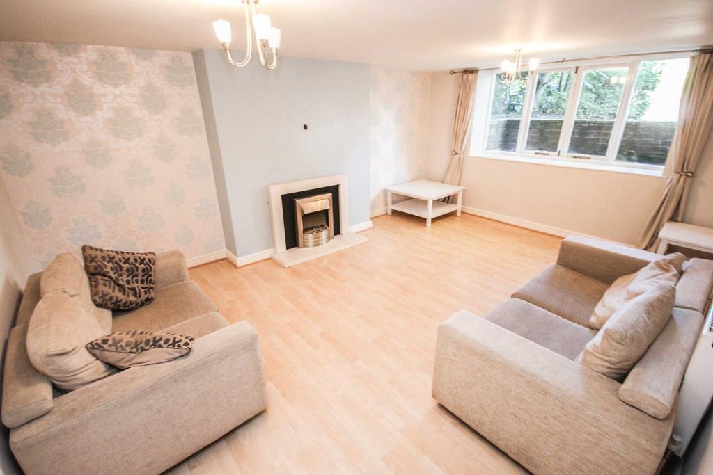 Old Lansdowne Road, West Didsbury... 2 bed flat £1,200 pcm (£277 pw)