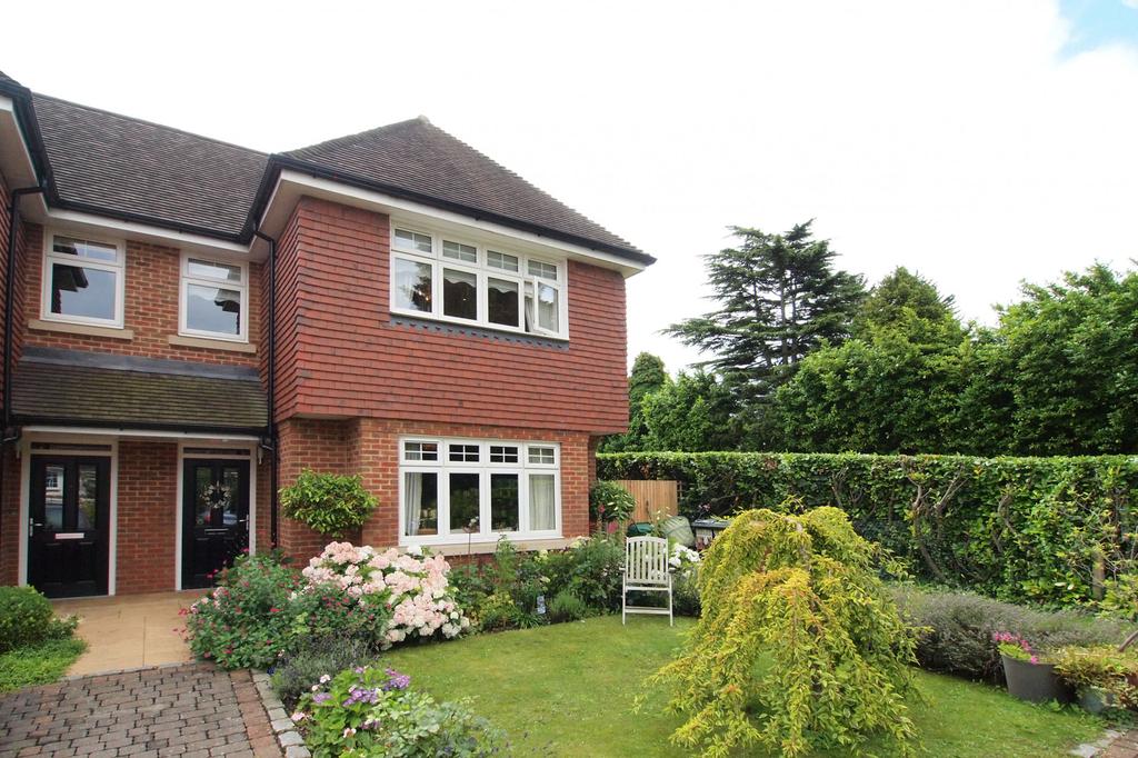 Bunbury Way, Epsom Downs, KT17 4 bed semidetached house £775,000