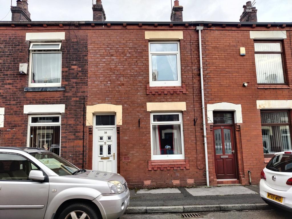 Castleford Street, Chadderton, Oldham, OL1 2 bed terraced house £84,950