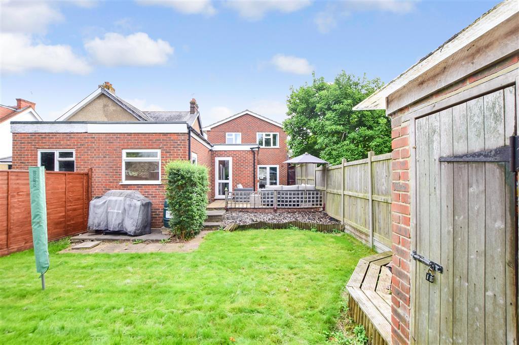 Smithy Lane, Lower Kingswood, Tadworth, Surrey 3 bed detached house £