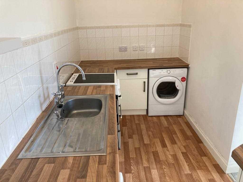 Fairfield Terrace, Newton Abbot 1 bed apartment £675 pcm (£156 pw)