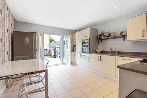 19 Headingley Drive, Beckenham, BR3 1BH