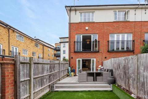 19 Headingley Drive, Beckenham, BR3 1BH