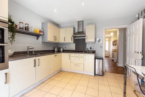 19 Headingley Drive, Beckenham, BR3 1BH