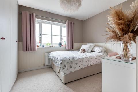 19 Headingley Drive, Beckenham, BR3 1BH