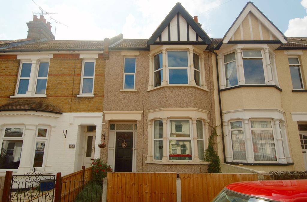 Central Avenue, SouthendOnSea, SS2 2 bed terraced house £290,000