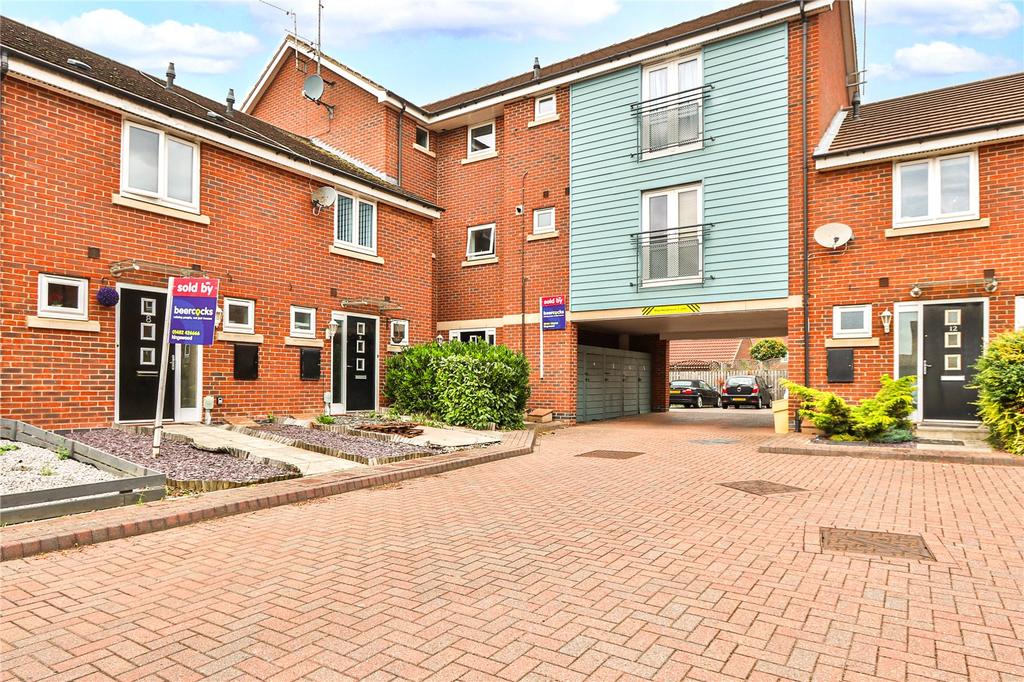 Sandwell Park, Kingswood, Hull, HU7 2 bed apartment £68,000