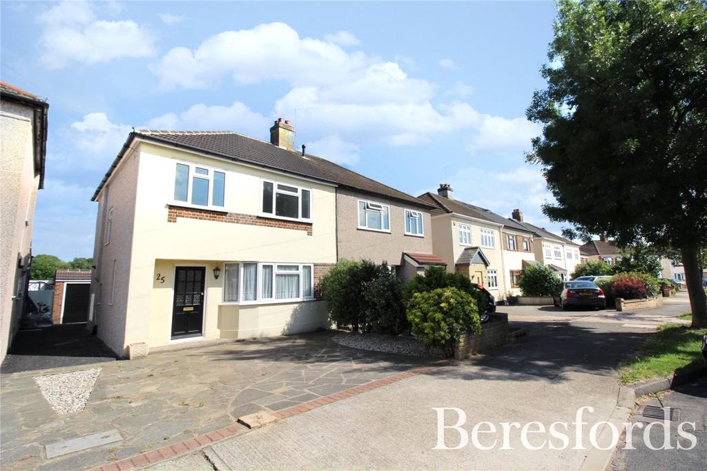 Lingfield Avenue, Upminster, RM14 3 bed semidetached house £530,000