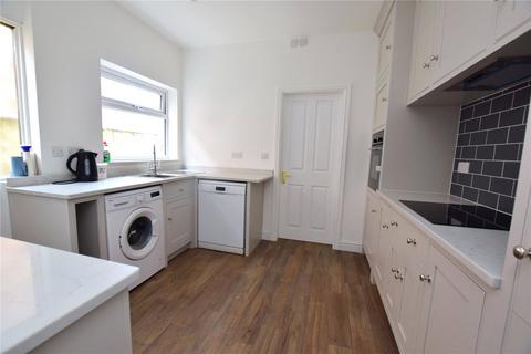 2 bedroom apartment to rent, Hainton Avenue, Grimsby, DN32