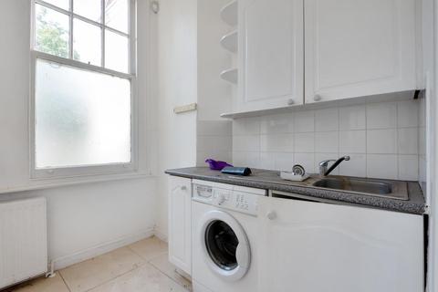 Flat 4, 2 Alexandra Park Road, London, N10 2AA