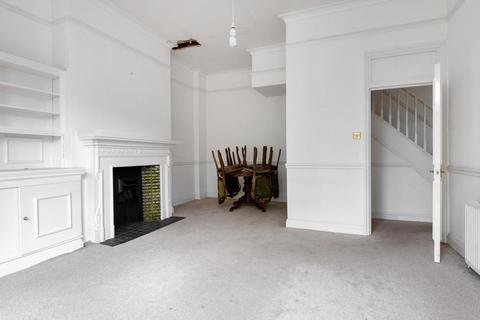 Flat 4, 2 Alexandra Park Road, London, N10 2AA