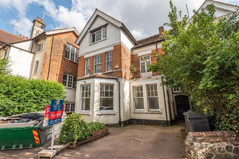 Flat 4, 2 Alexandra Park Road, London, N10 2AA