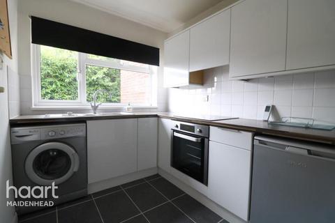 2 bedroom maisonette to rent, The Crescent, Maidenhead