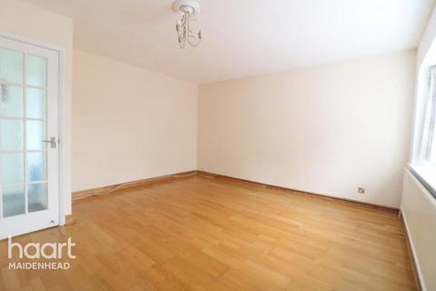 2 bedroom maisonette to rent, The Crescent, Maidenhead