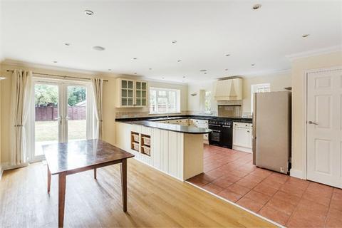 6 bedroom detached house to rent, Midway, Walton-on-Thames, Surrey, KT12