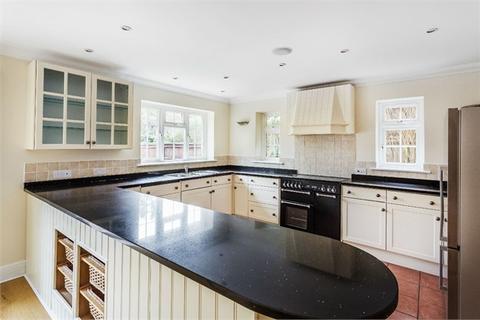 6 bedroom detached house to rent, Midway, Walton-on-Thames, Surrey, KT12