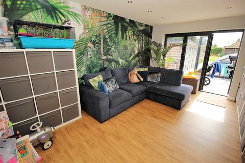 18 Coronation Close, Waterbeach, Cambridge, CB25 9NP