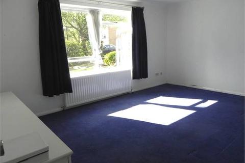 36 Rowan Close, London, W5 4YH