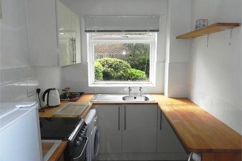 36 Rowan Close, London, W5 4YH