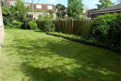 36 Rowan Close, London, W5 4YH