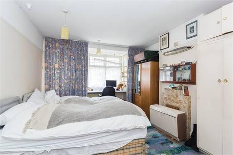 3 Brunswick Gardens, London, W5 1AP