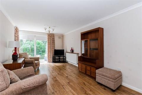 82 Garrick Close, Ealing, London, W5 1AT